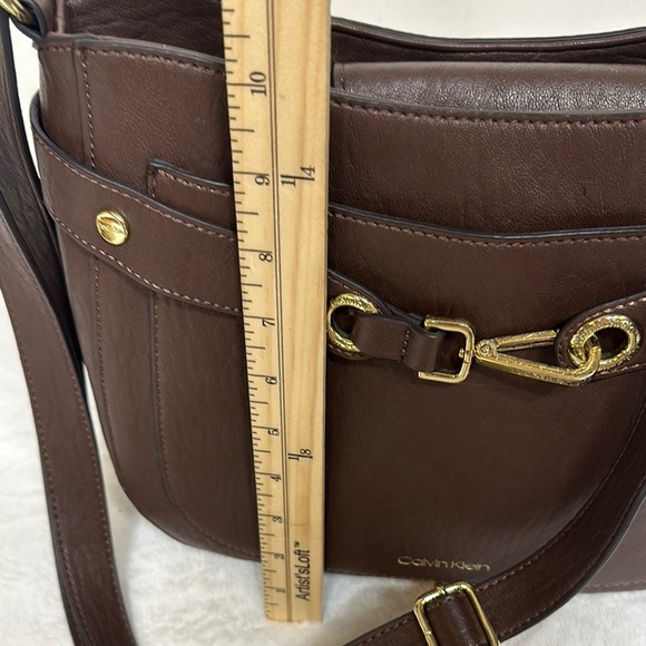 Calvin Klein Brown Shoulder Bag with Hobo Silhouette - Picture 9 of 16